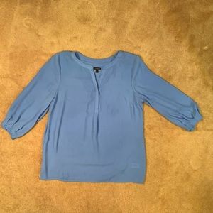 Tunic, split neckline popover in 100% polyester.